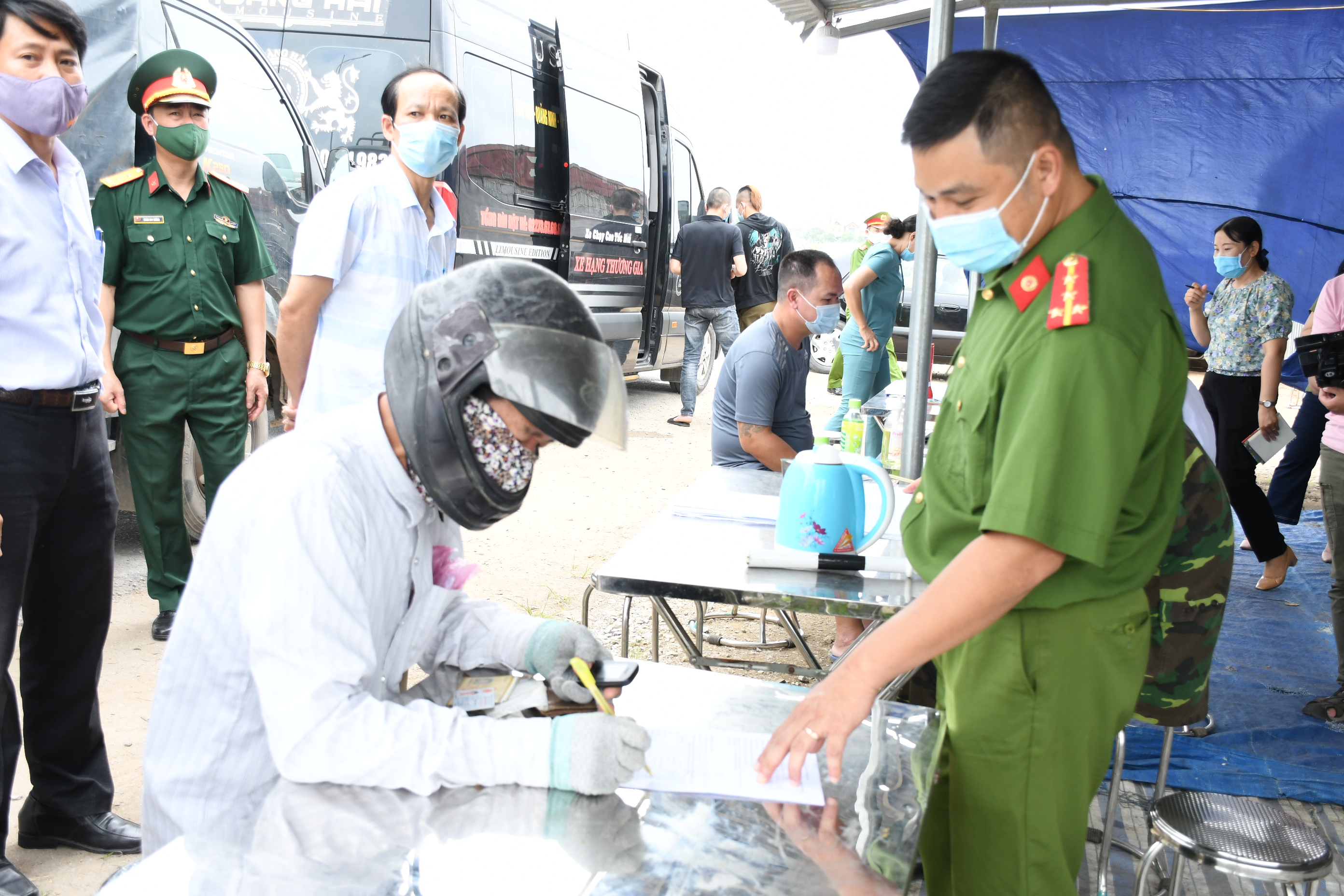 Hướng dẫn tạm thời biện pháp phòng chống dịch COVID-19 đối với người từ các tỉnh, thành khác về thành phố ngày 8/5/2021